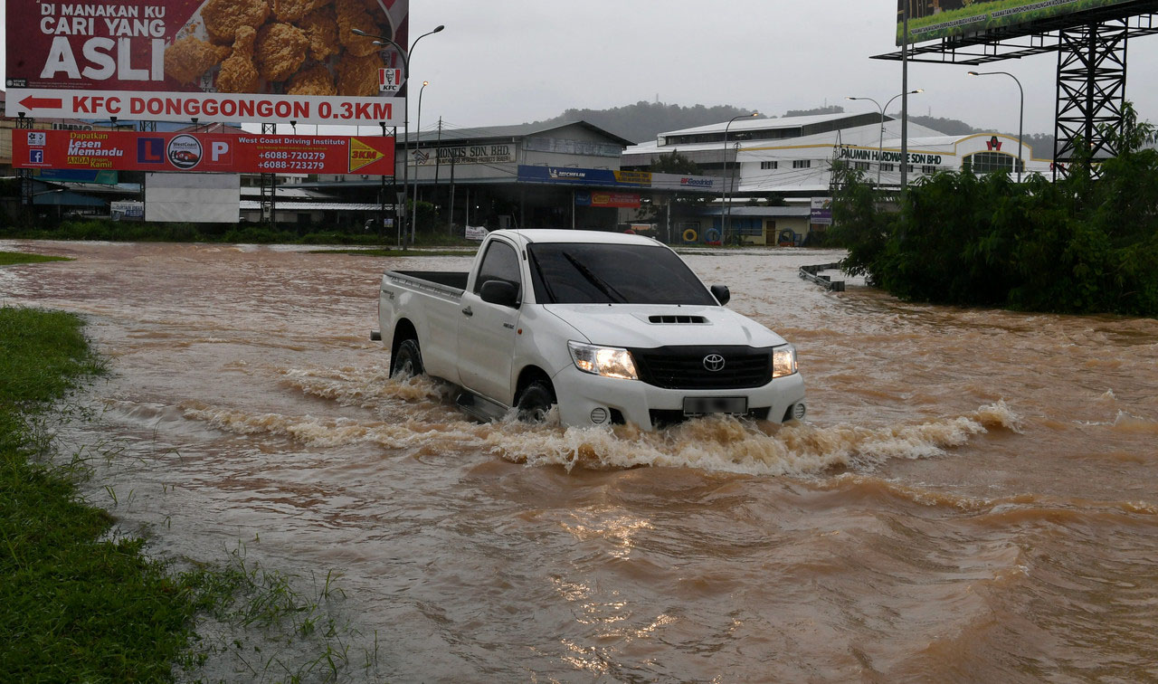 280620_BANJIR-1.jpg